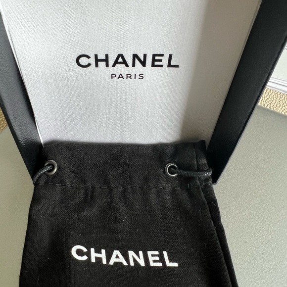 ❤️Gorgeous CHANEL authentic crystal ring! - Picture 7 of 10